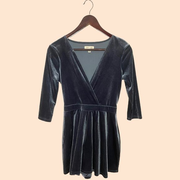 2 for $30 Silence and Noise mini velvet romper - Picture 1 of 2